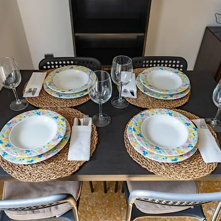 Brunetta Cozy Apartmentmetro B شقة *